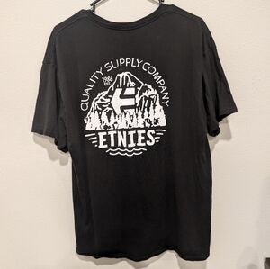 Men's etnies shirt